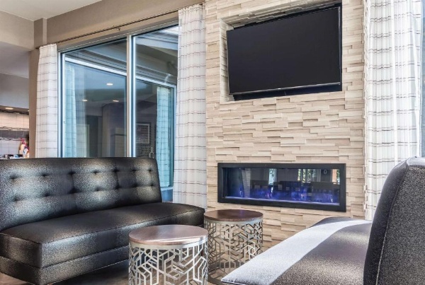 La Quinta Inn & Suites by Wyndham Shreveport Airport image 12