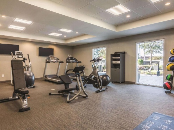 La Quinta Inn & Suites by Wyndham Shreveport Airport image 16