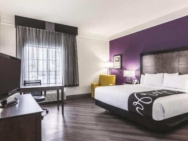 La Quinta Inn & Suites by Wyndham Shreveport Airport image 19