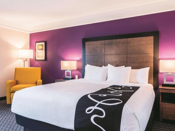 La Quinta Inn & Suites by Wyndham Shreveport Airport image 24