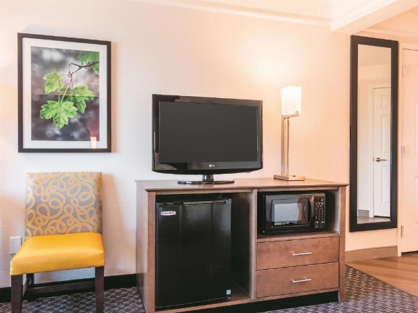 La Quinta Inn & Suites by Wyndham Shreveport Airport image 26