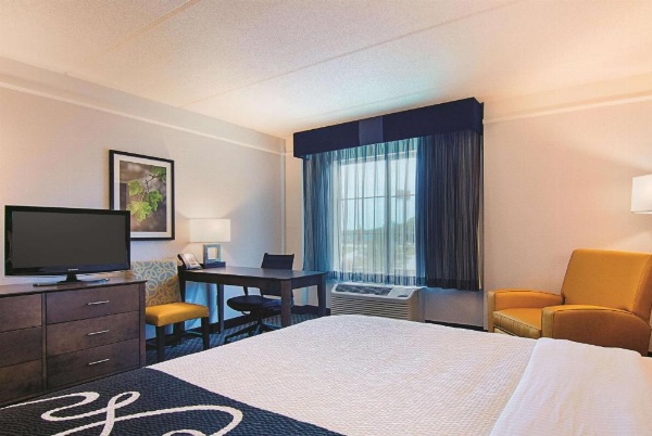 La Quinta Inn & Suites by Wyndham Shreveport Airport image 29